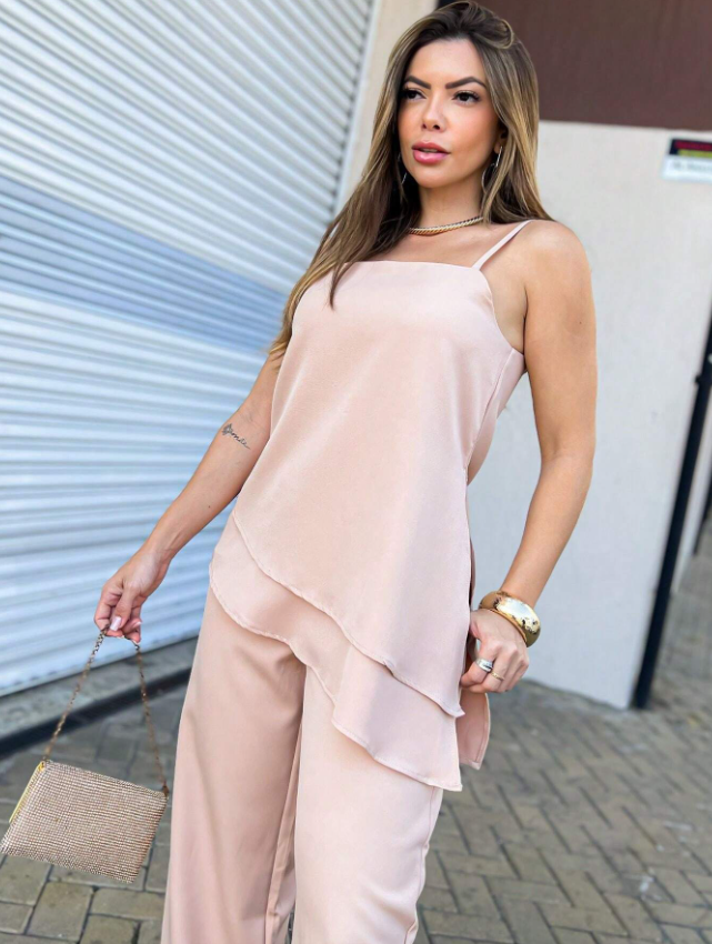 Conjunto Elegante com Bata Assimétrica e Calça