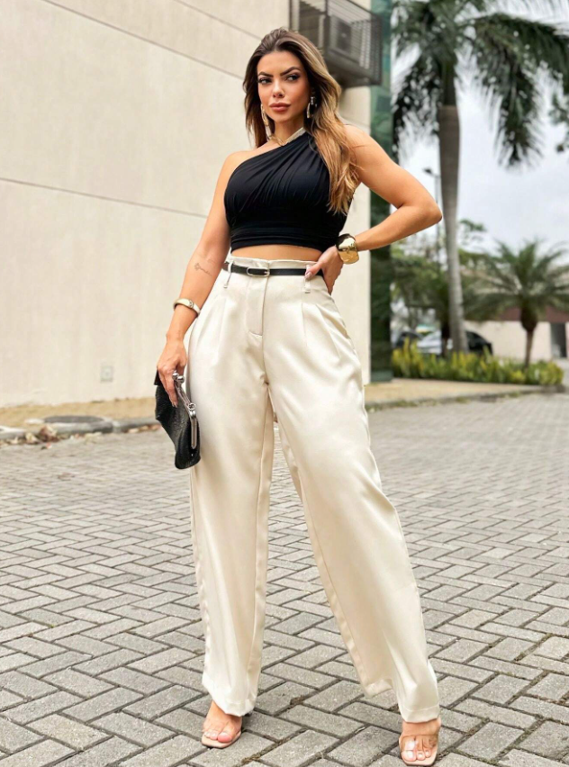 Calça Pantalona em Alfaiataria Cinturada com Cinto Fino